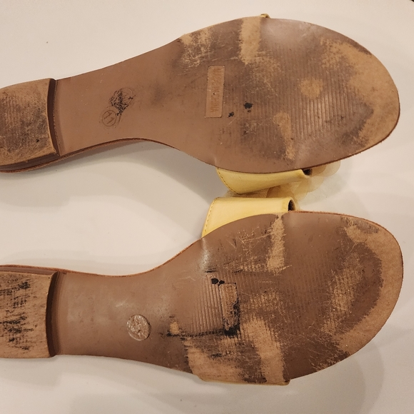 Delicate light YELLOW slides-size 11 - Picture 2 of 5